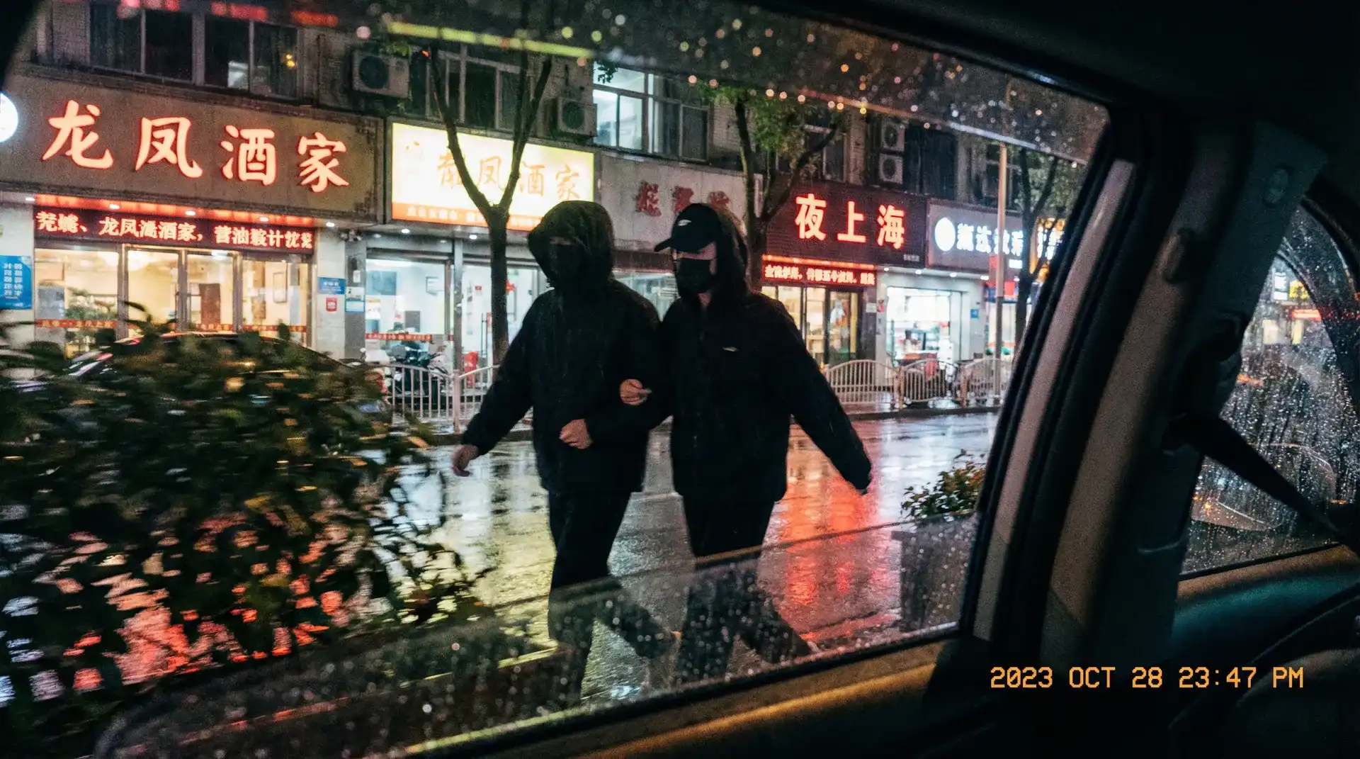 小东西别急这就给你 - 顶流明星深夜密会现场抓拍照片